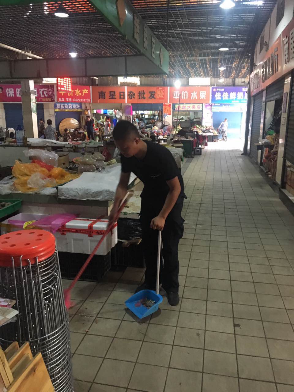 龙泉街道对辖区农贸市场及五小行业进行整治