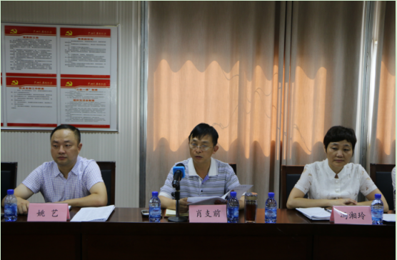区人大主任肖支前调度建设街道迎国卫复审工作