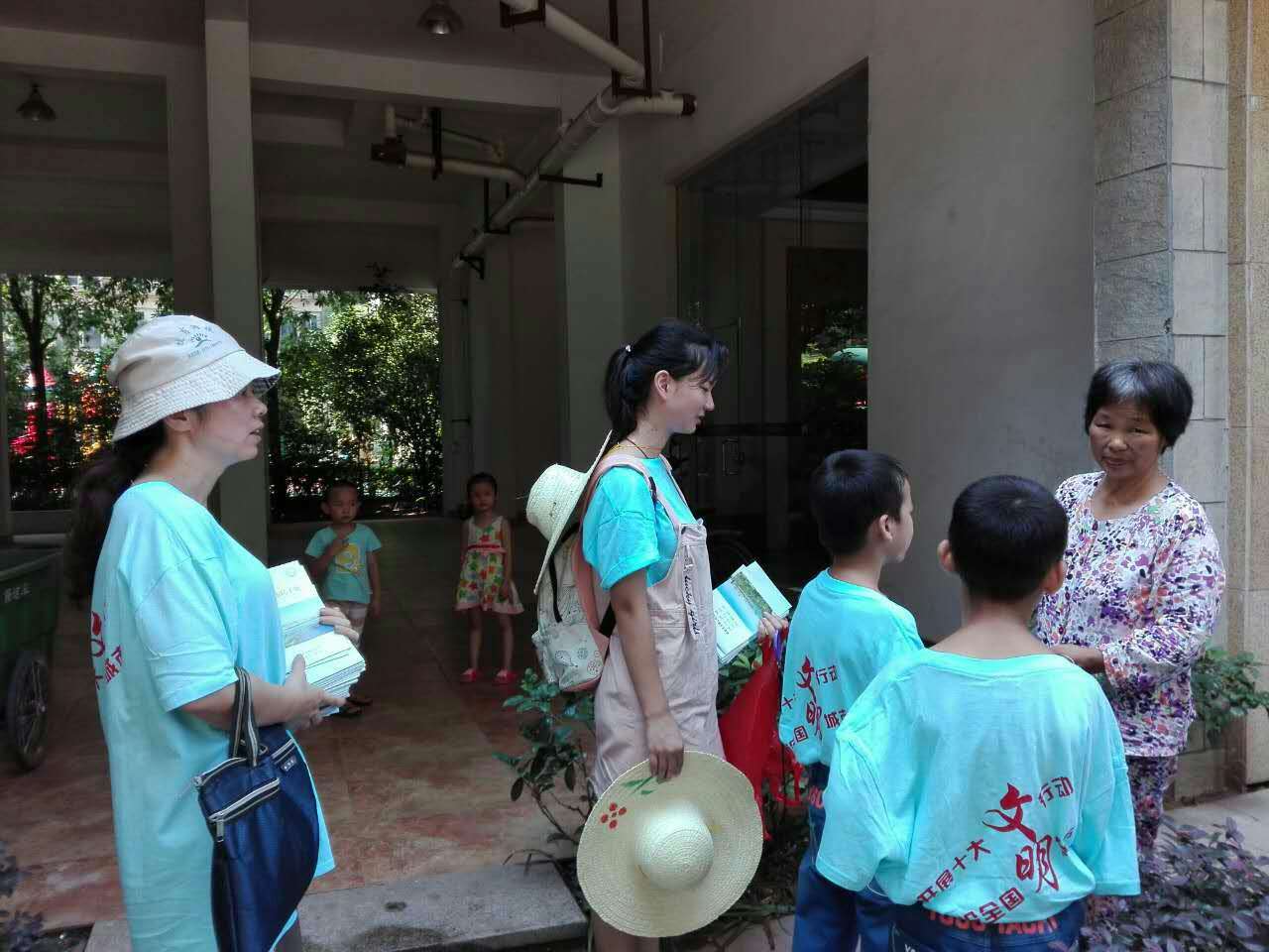 天元区民政局组织辖区社会组织、文艺团体志愿者参加天元区“十大文明行动”志愿服务进社区活动