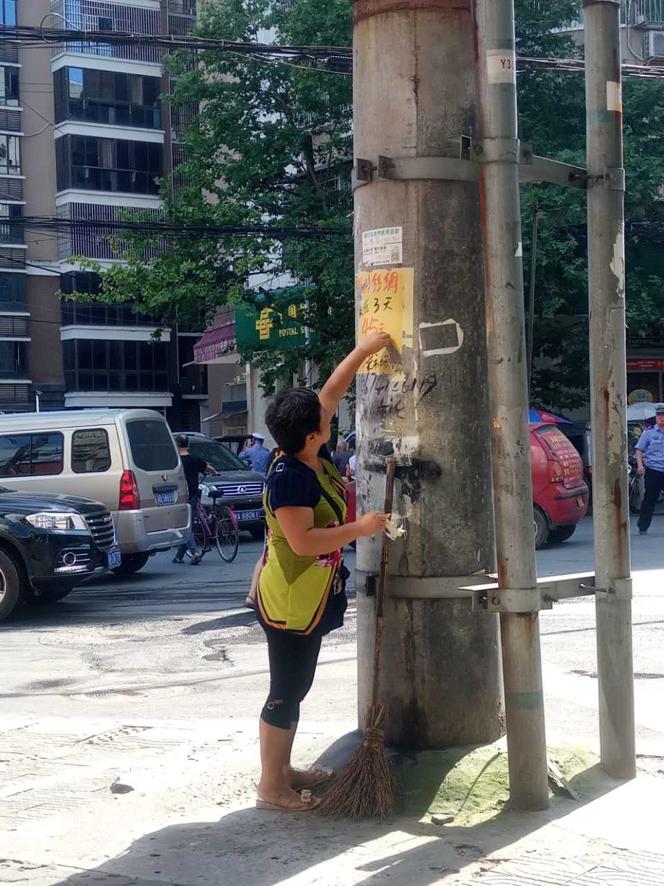 董家塅街道多部门联合行动，集中整治辖区农贸市场
