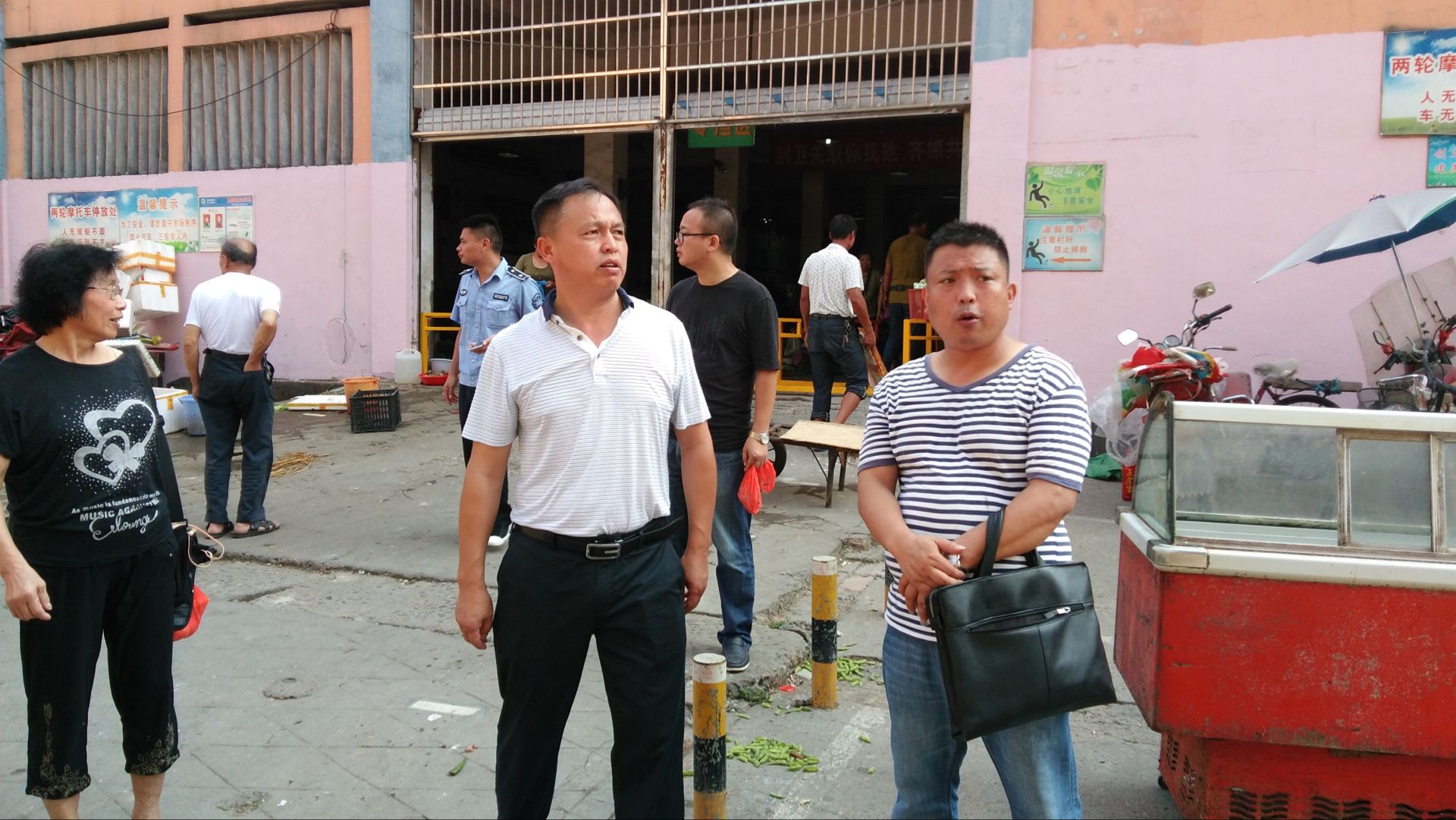 全员参与迎创卫 全力以赴抓整改