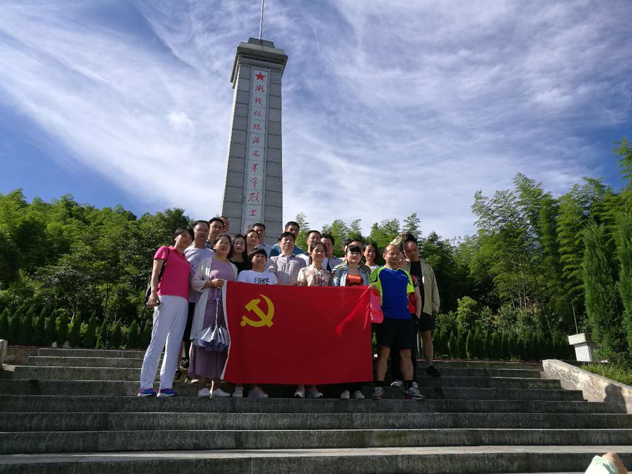 高楼缅先烈 紫云唤初心