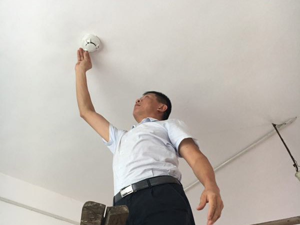 攸县消防大队在全县推广应用独立式感烟探测报警器