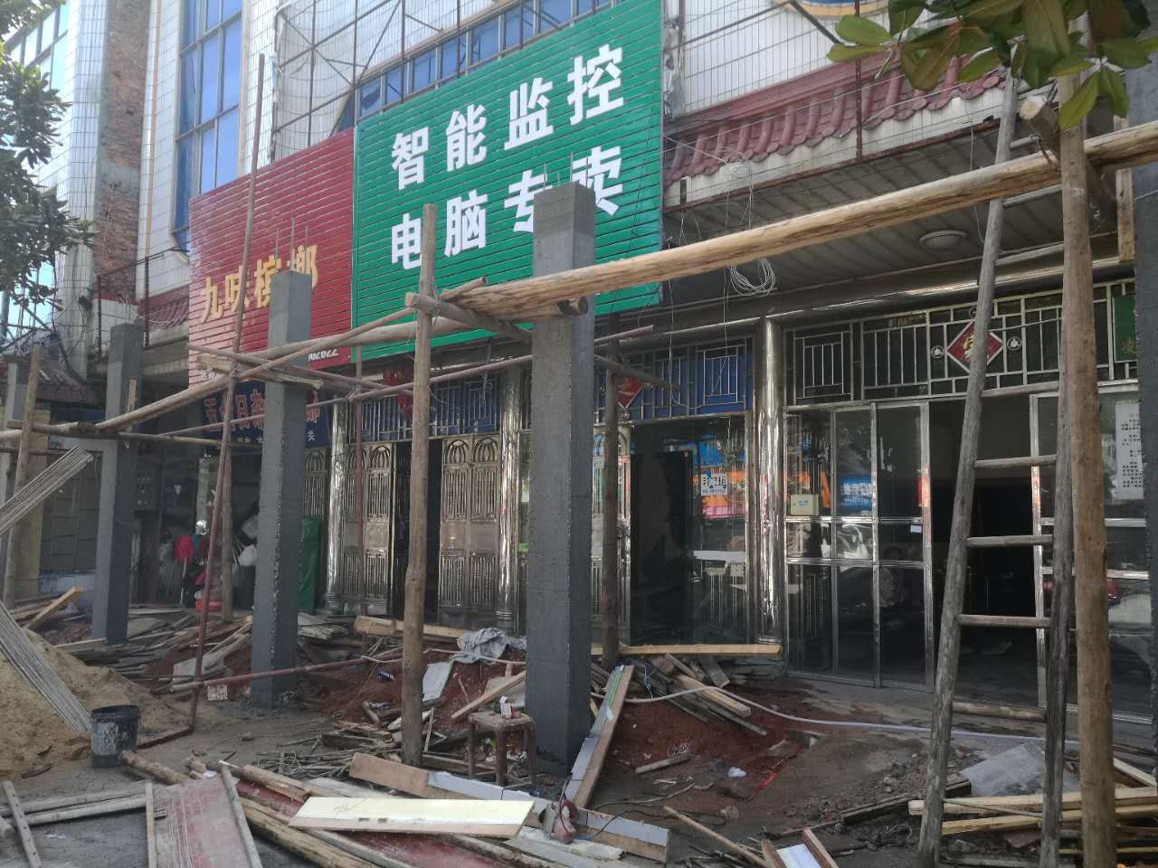 柔性拆违见成效,市民自拆违法建设