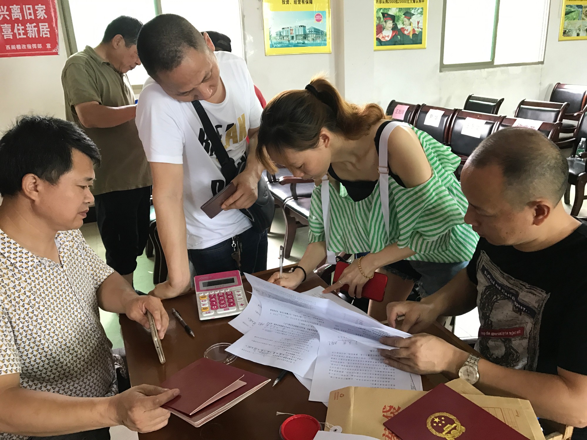 党员主题活动日＋项目攻坚 ——西阁棚户区改造集中签约现场