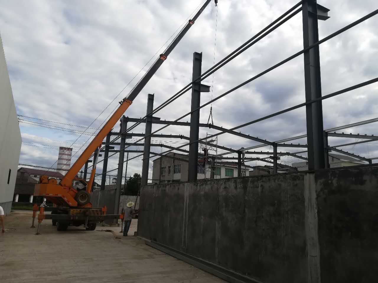江桥街道开展活城区“百日攻坚” 控违拆违活动