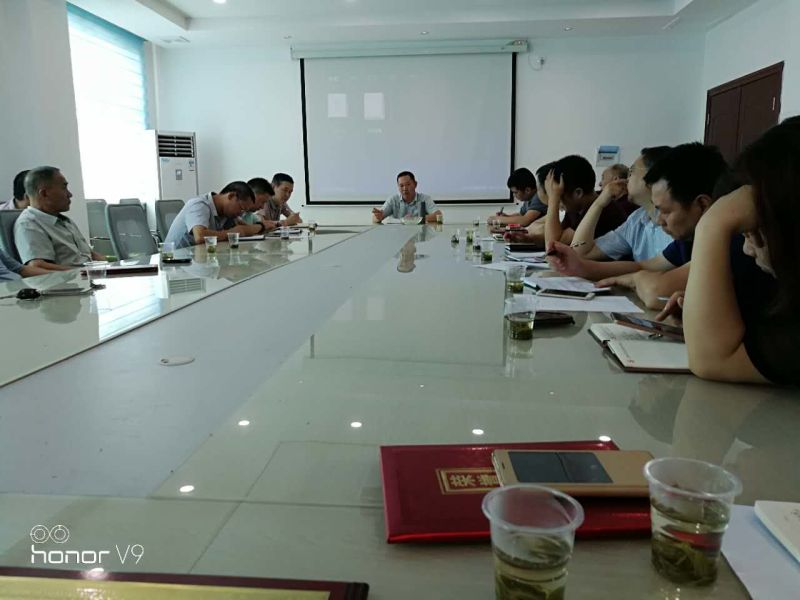县市场服务中心深入推进“两学一做”学习教育-上党课