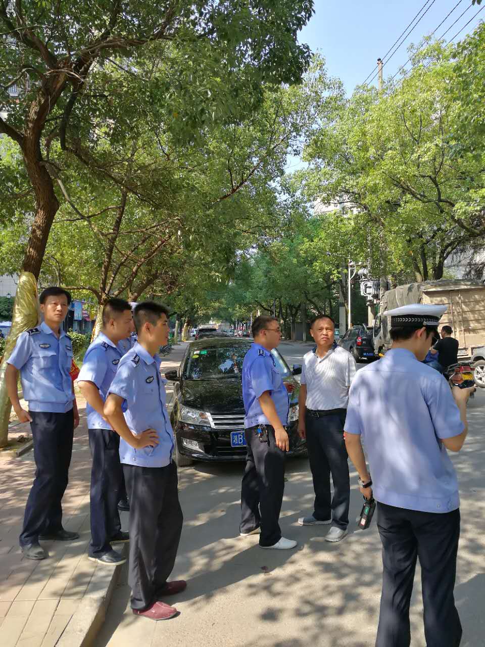 全员参与迎创卫 全力以赴抓整改