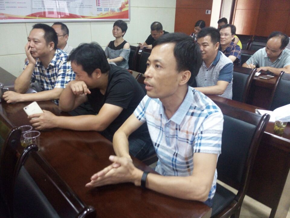 水利局召开机关支部党员大会