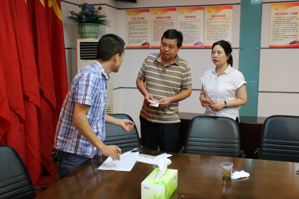 攸发集团机关党支部开展“两学一做”主题党日活动