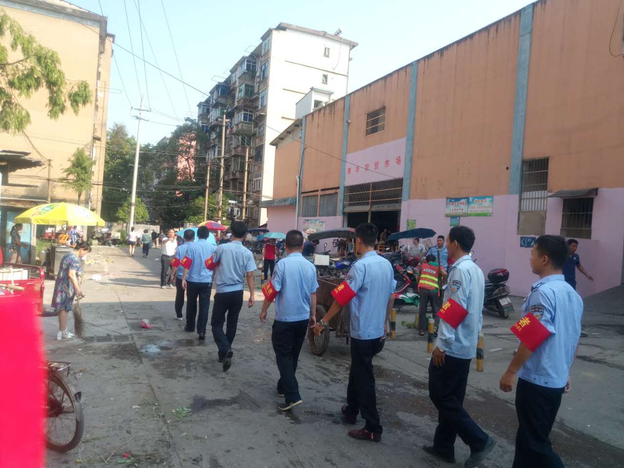 全员参与迎创卫 全力以赴抓整改