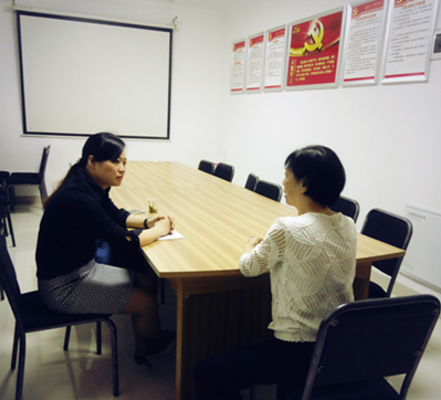 市党代表程瑞兰到建设街道何家坳社区驻室接待群众、走访慰问困难户