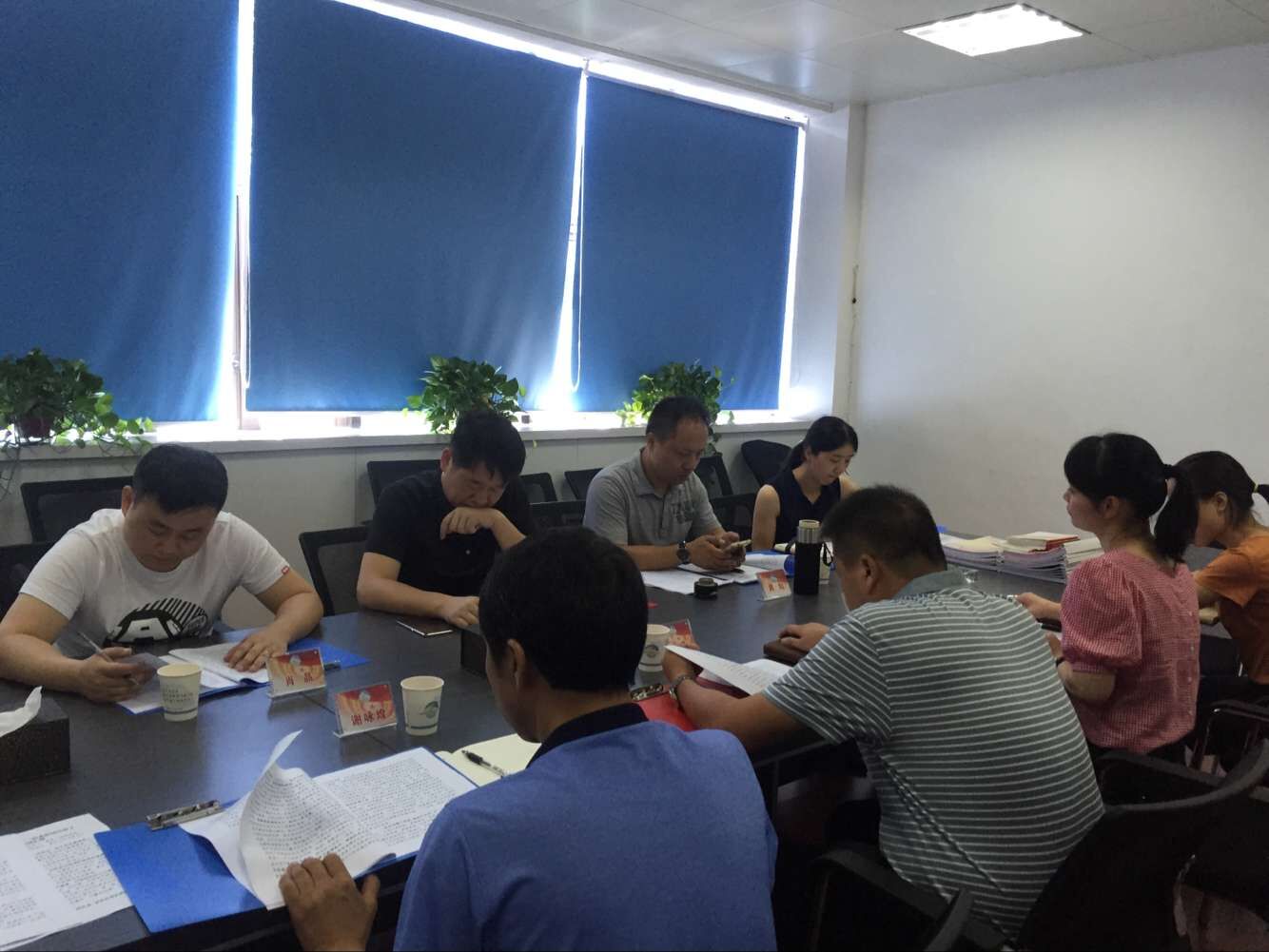 区社区（村）“两委”换届领导工作小组一行到龙泉街道验收“两委”换届选举工作