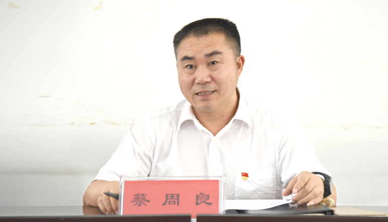 市党代表何剑波来三冲社区党代表工作室听民声 办实事 解难题