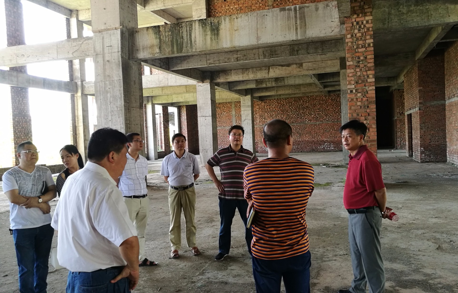 县委常委、县委办主任陈运发到谭桥街道指导项目攻坚工作
