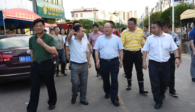何剑波督查我区防汛时要求强措施 保安全