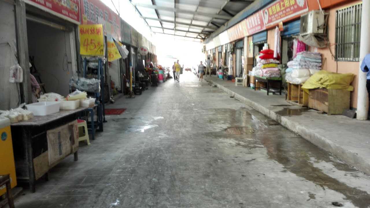 董家塅街道多部门联合行动，集中整治辖区农贸市场