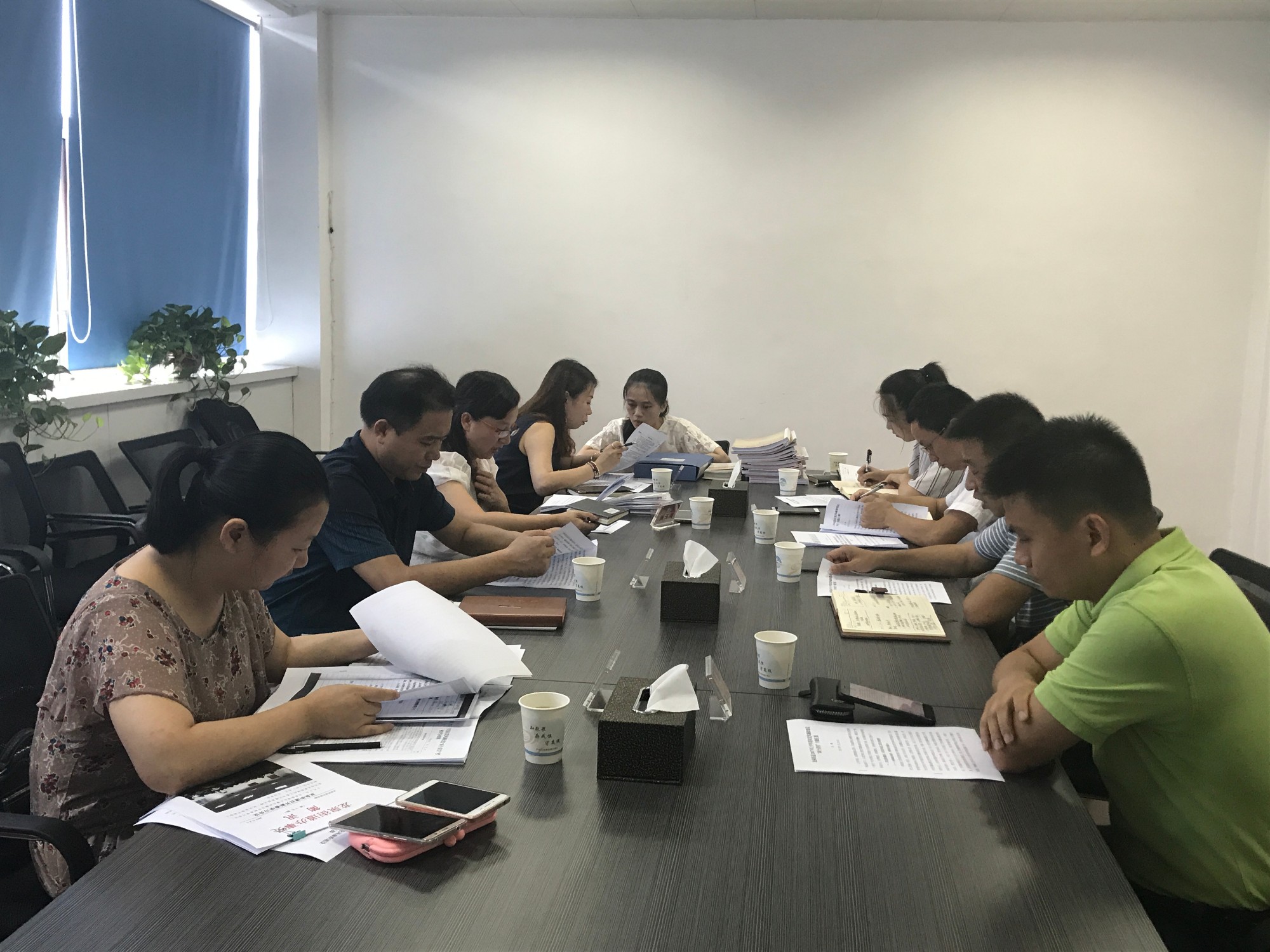区委常委、纪委书记邹建平一行到龙泉街道督查党风廉政建设“两个责任”的情况