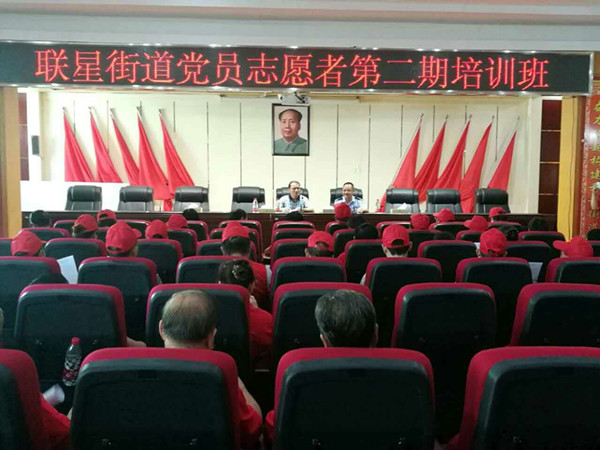 交警大队：副大队长丁晓晖为联星街道办党员交通志愿者上交通安全培训课