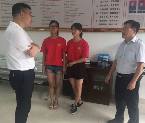 县委组织部部长李易常一行到攸县农机局调研指导工作