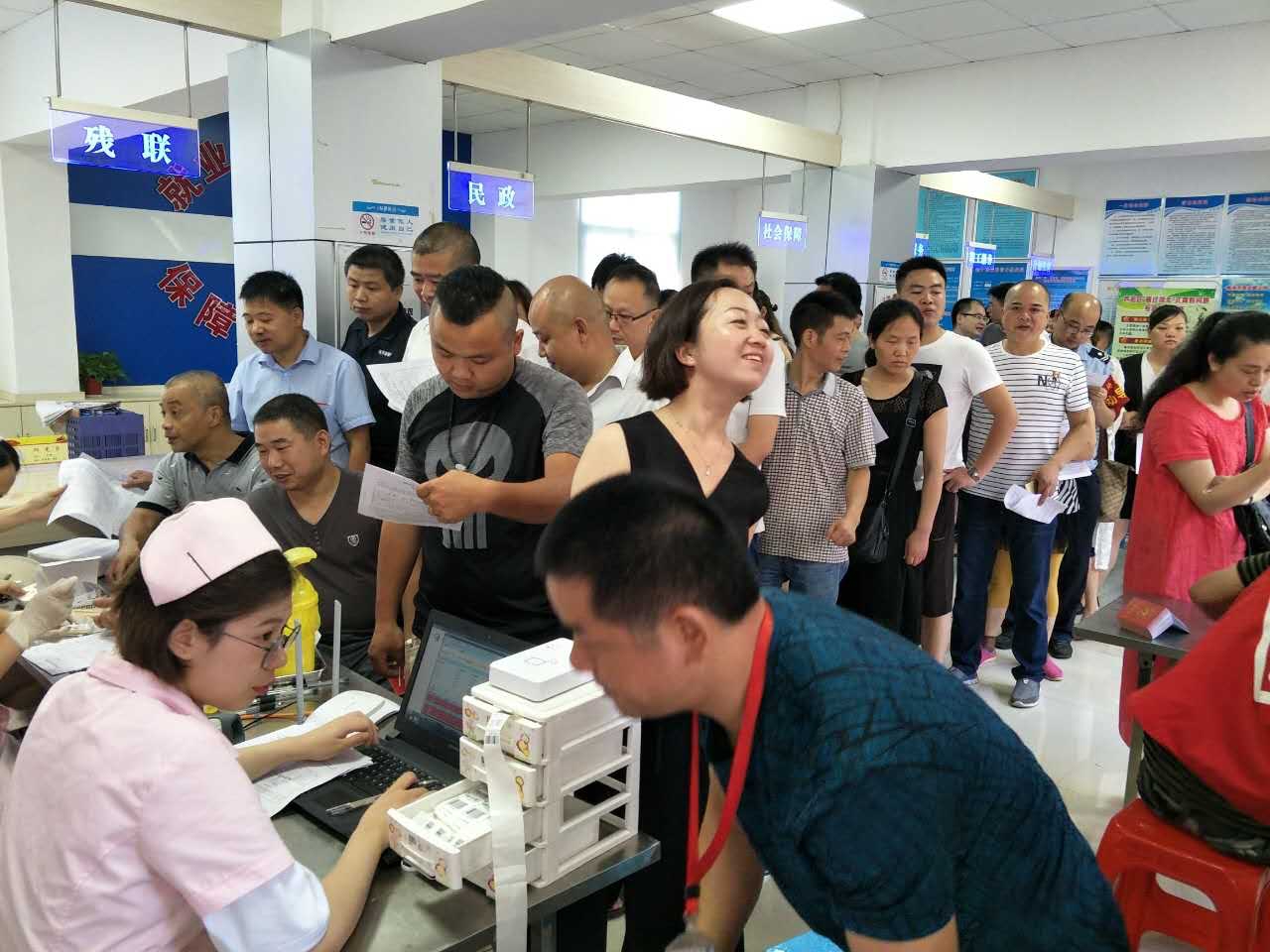 建宁街道开展无偿献血活动