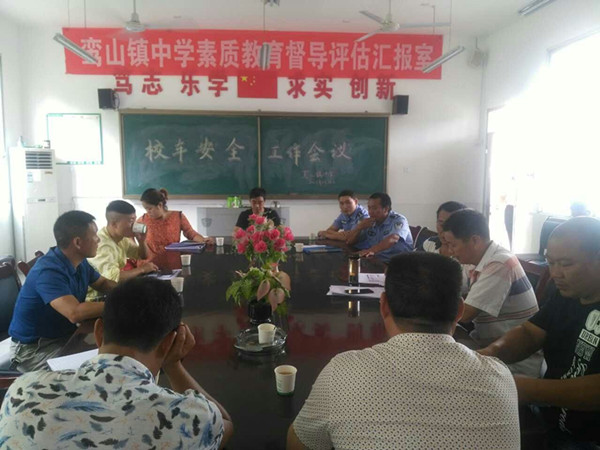 交警大队：开学前夕 开展校车安全大检查