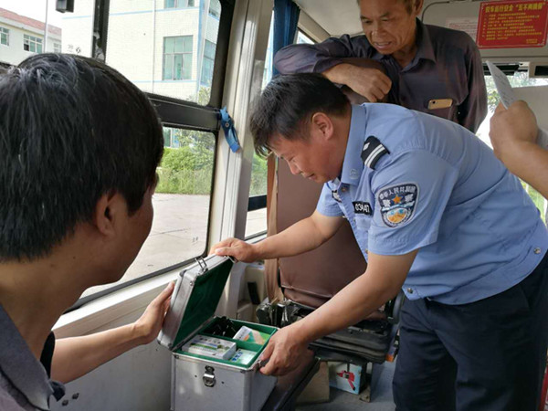 交警大队:开学之际 开展校车安全培训