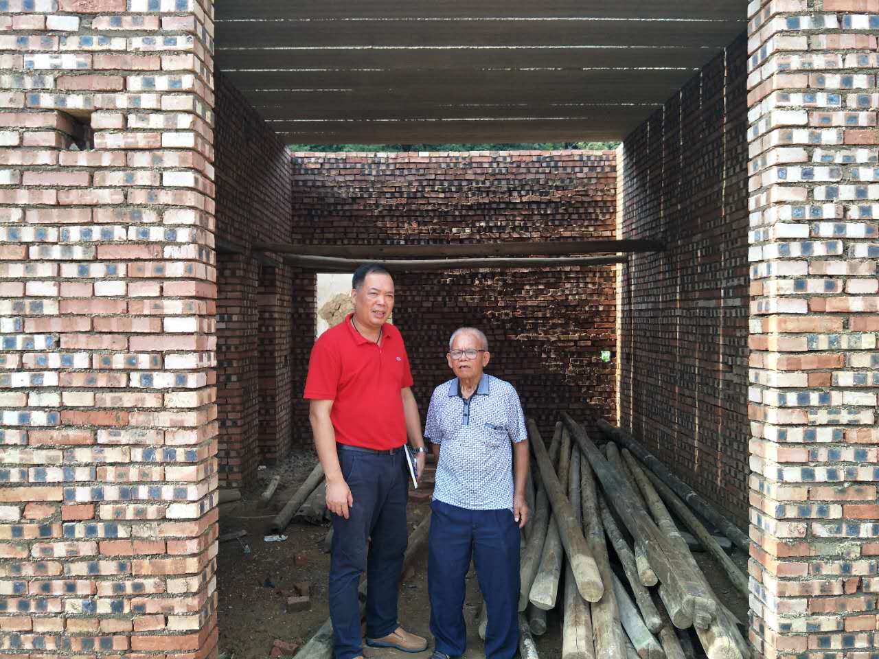 酒埠江镇开展脱贫攻坚“三走访三签字”工作