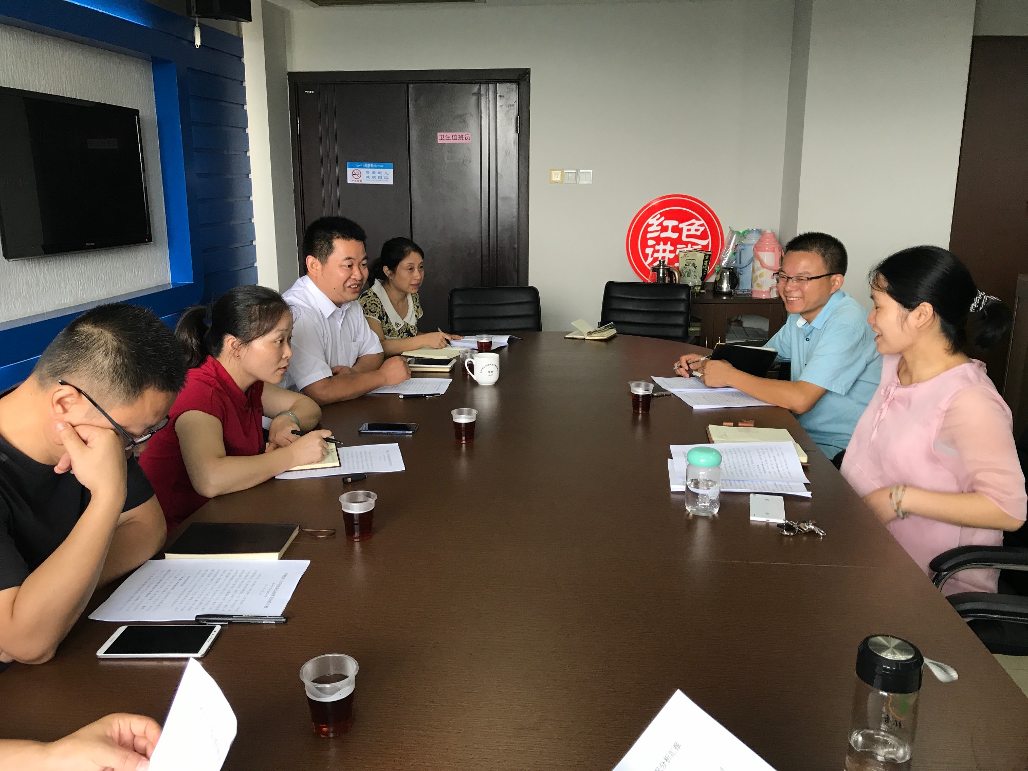 区人大常委会到统计局调研经济形势