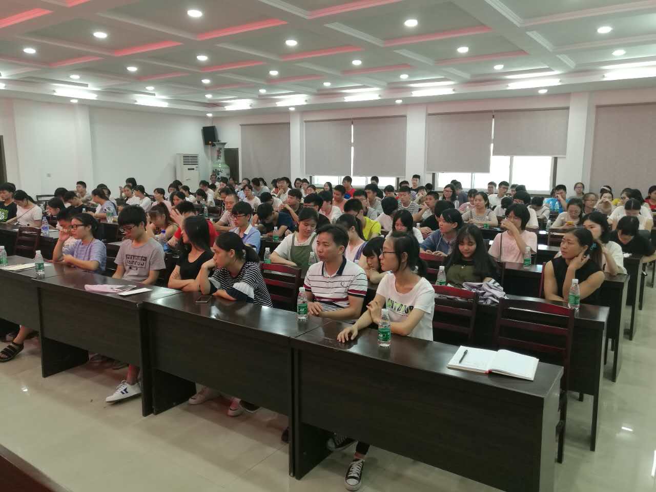网岭镇召开2017年大学生新生座谈会