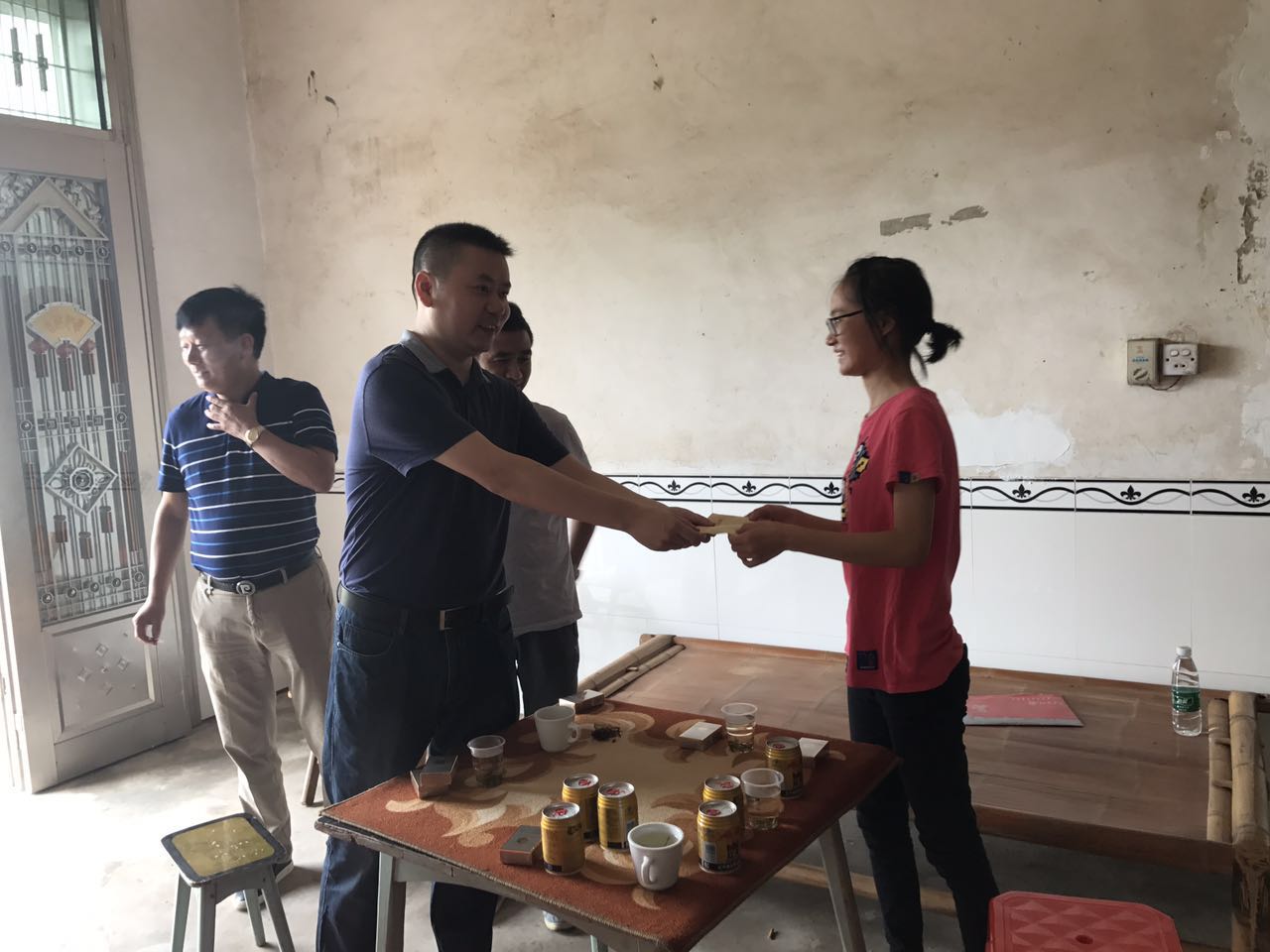 网岭镇领导慰问我县理科榜眼