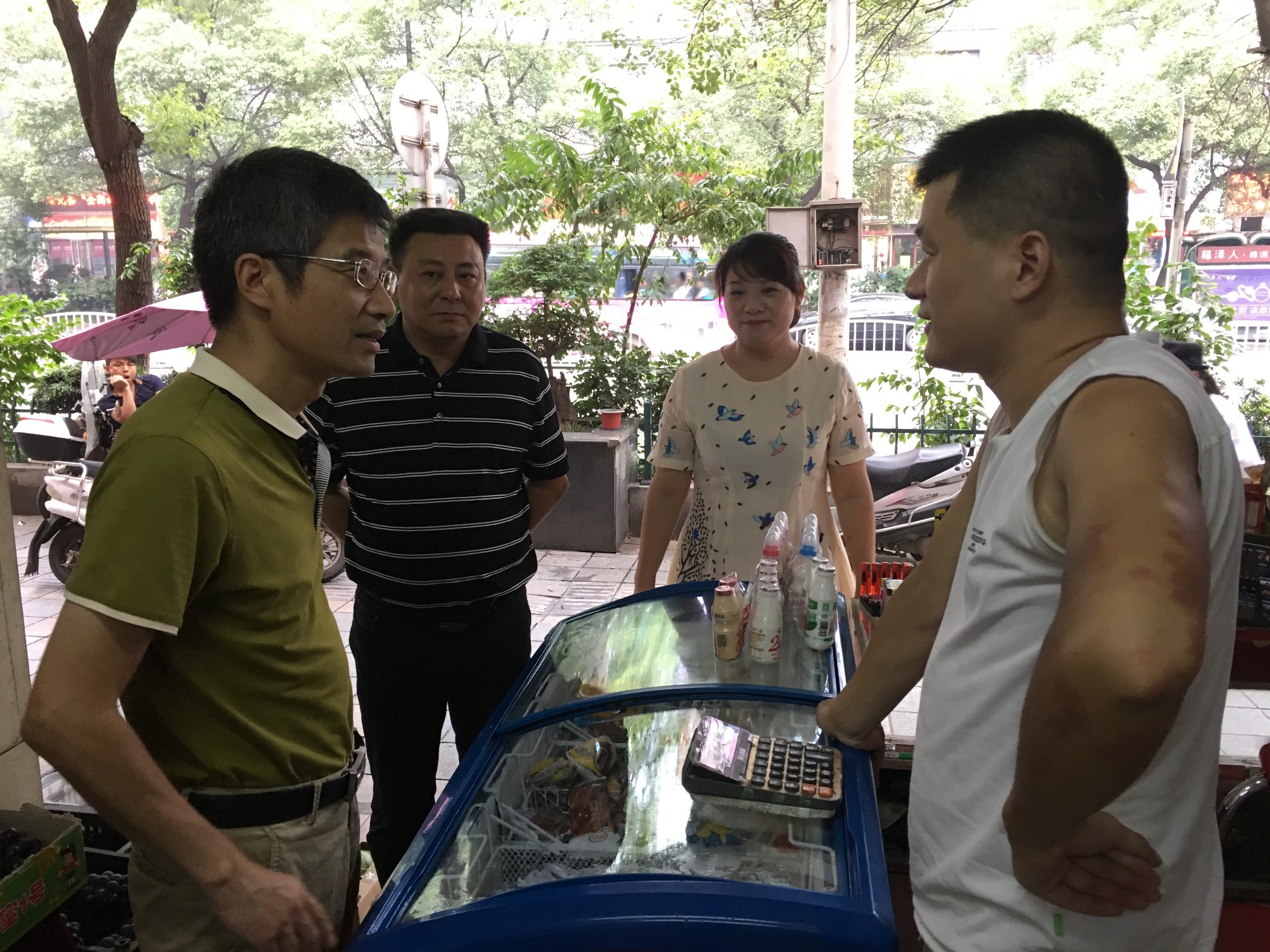 区委常委、组织部长李斌到结谷街社区检查指导创文创卫工作