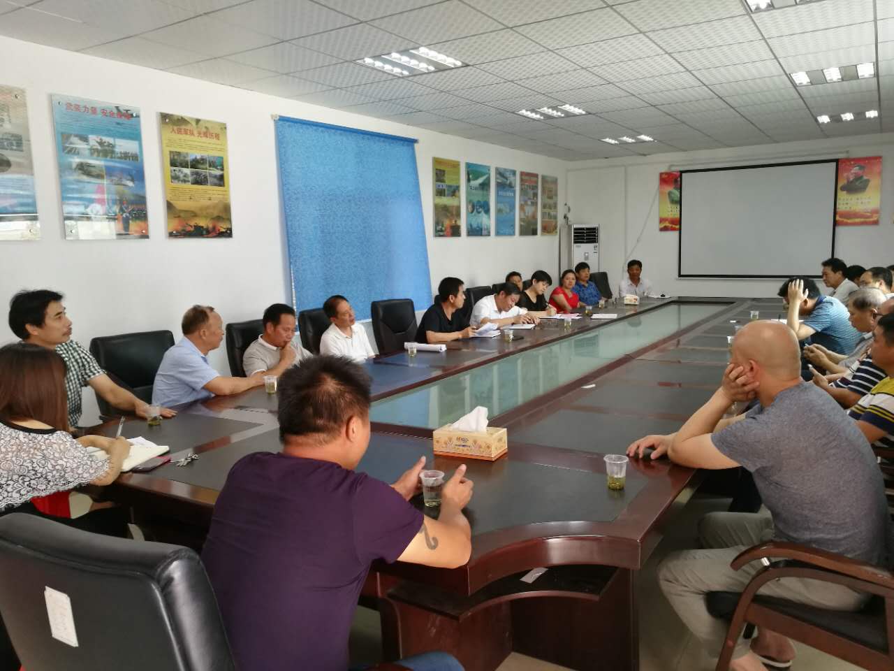 县人大在酒埠江镇召开人大评议座谈会