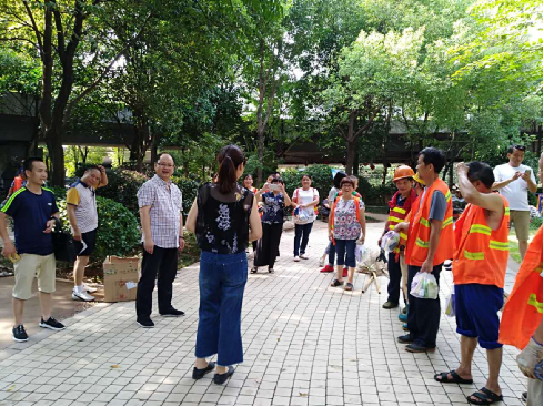 副区长姚艺率区城建局一行慰问项目一线工人