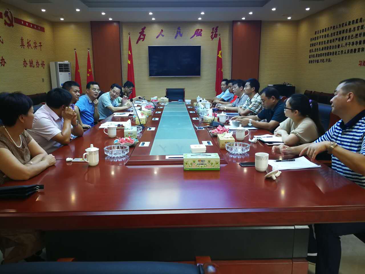 县政协副主席陈百忠到皇图岭调研农村基层医疗运行情况