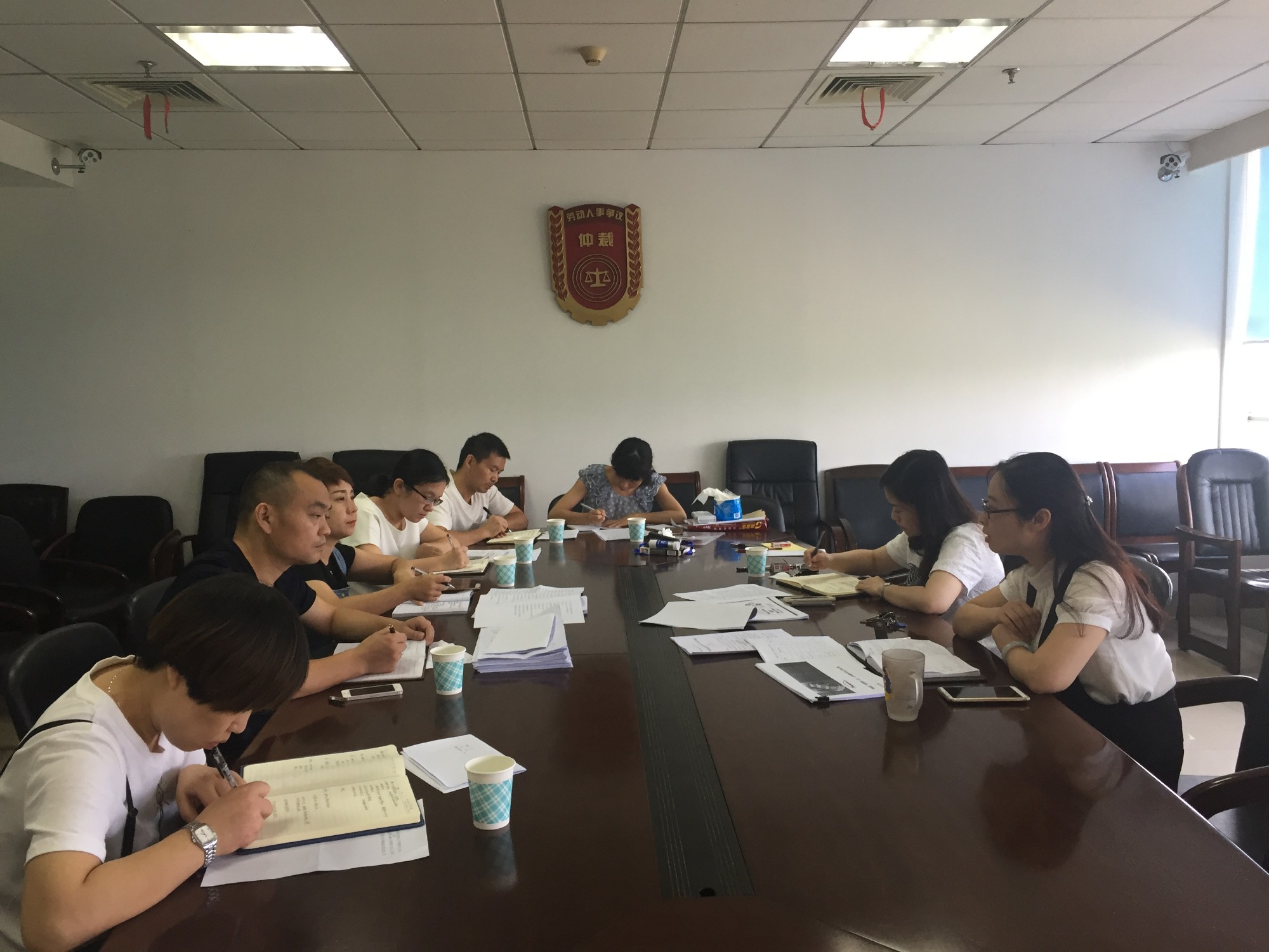 区人社局迅速传达落实区委五届四次全体（扩大）会议精神