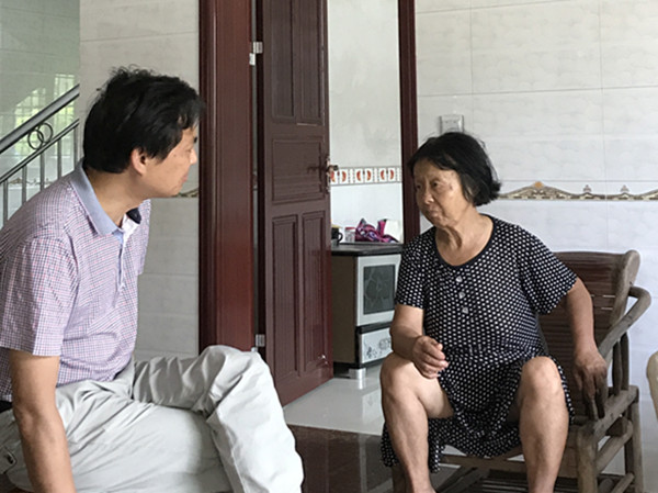 攸县法院下乡扶贫记