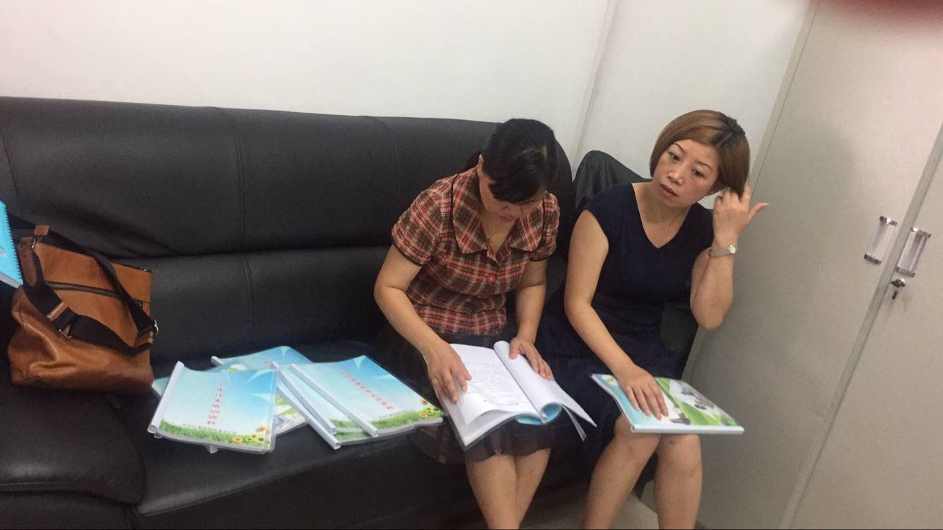区卫计局到董家塅督查省流动人口基本公共卫生计生服务均等化示范街道创建工作