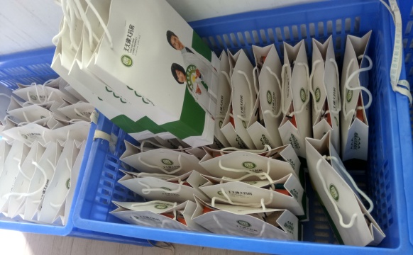 攸县食品药品工商质量监督管理局开展献爱心送健康活动