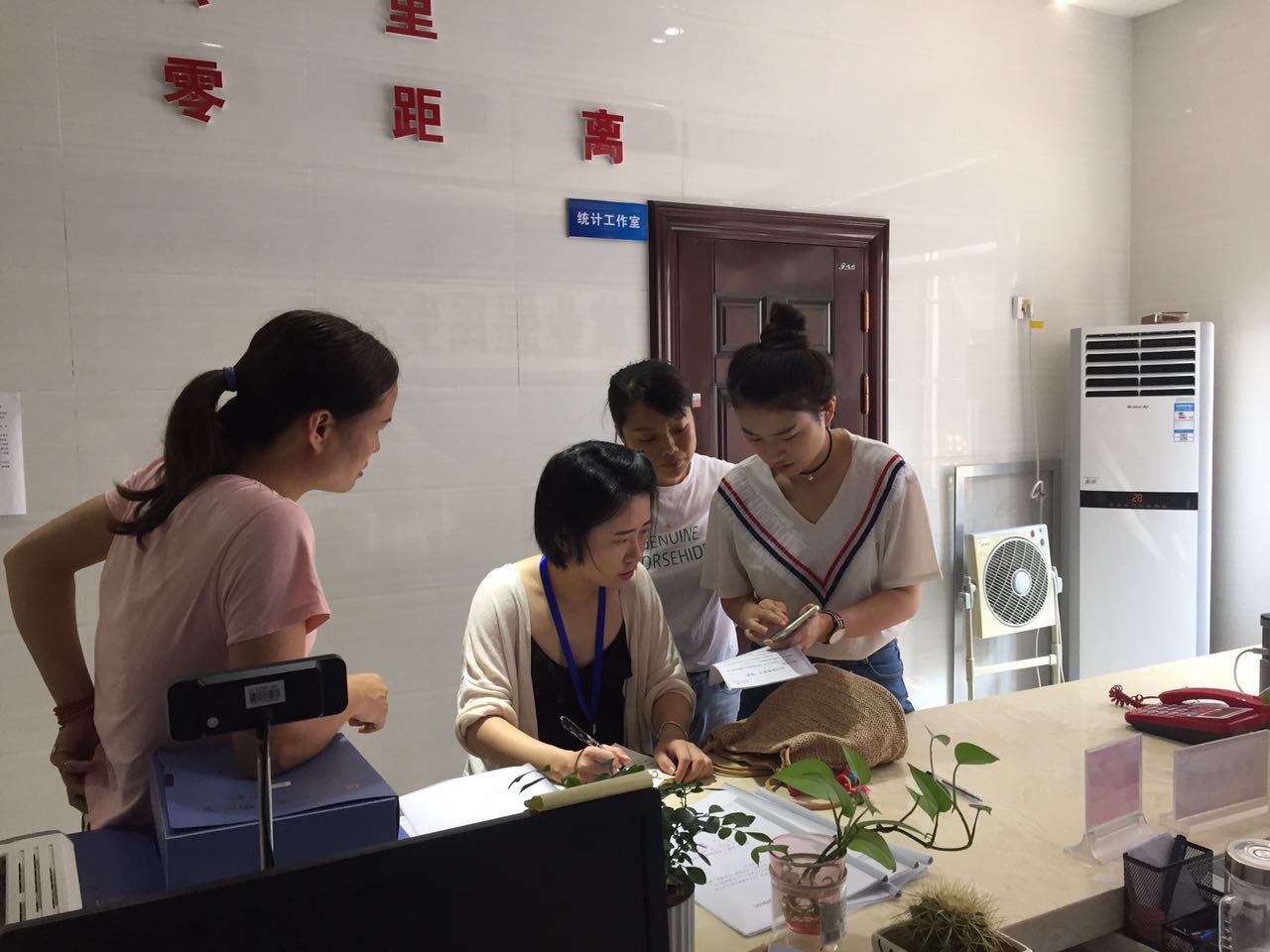 区文明办、区市容环境专业组到董家塅街道督查创文工作开展情况