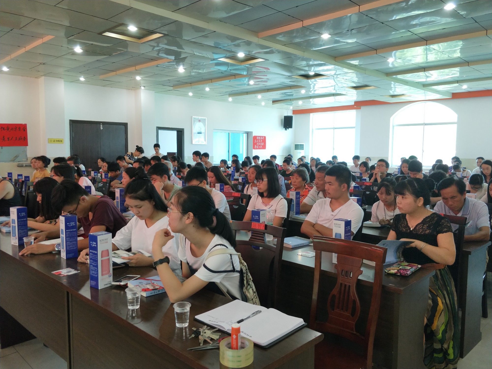 鸾山镇召开2017年中考高考优秀毕业生座谈会