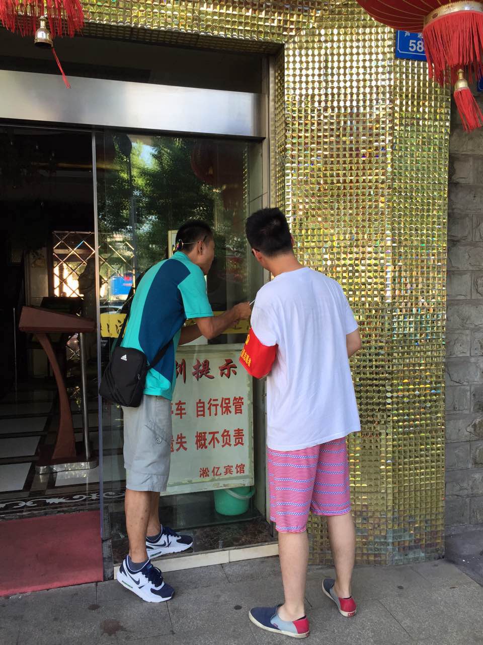 区发改局开展创卫复审攻坚行动