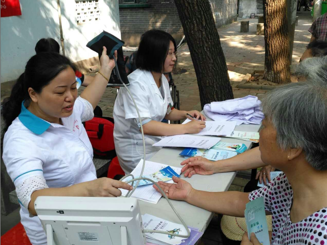 芦淞区开展“基本公共卫生 我服务你健康”宣传月活动