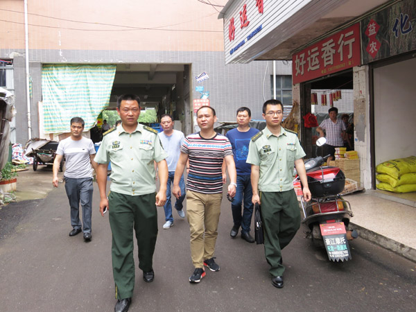 攸县消防大队联合多部门开展小商铺消防安全专项检查