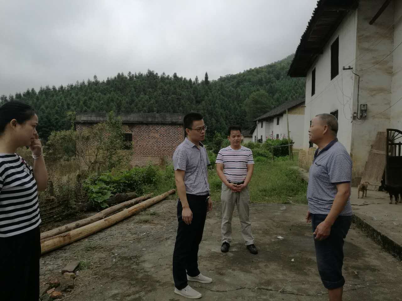 ​到扶贫领域一线去 ——鸾山镇纪委在行动之扶贫领域监督执纪问责纪实