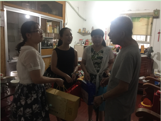 建设街道办事处领导看望何家坳社区离休老干