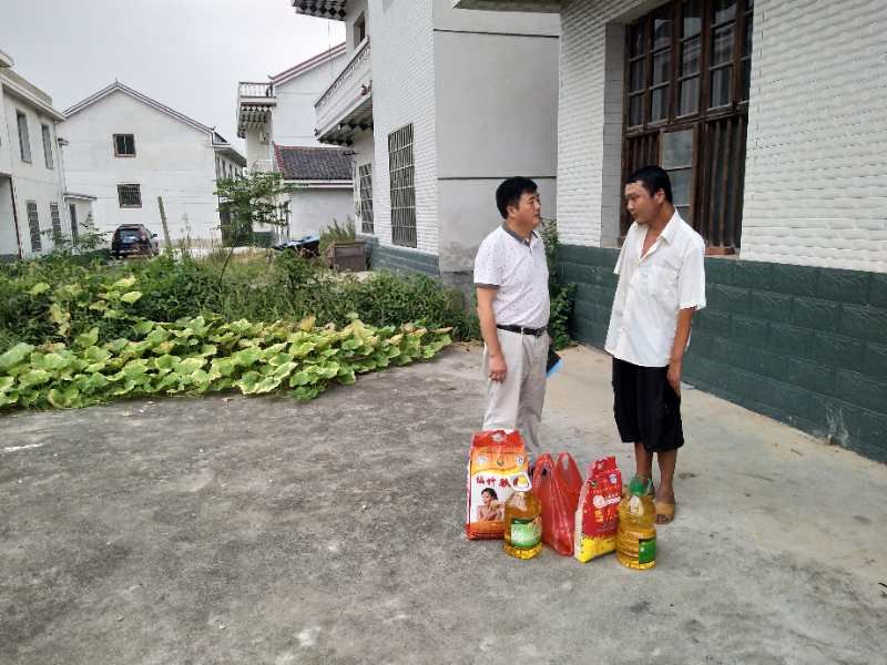 攸县城管局践行结对帮扶“五个一”活动