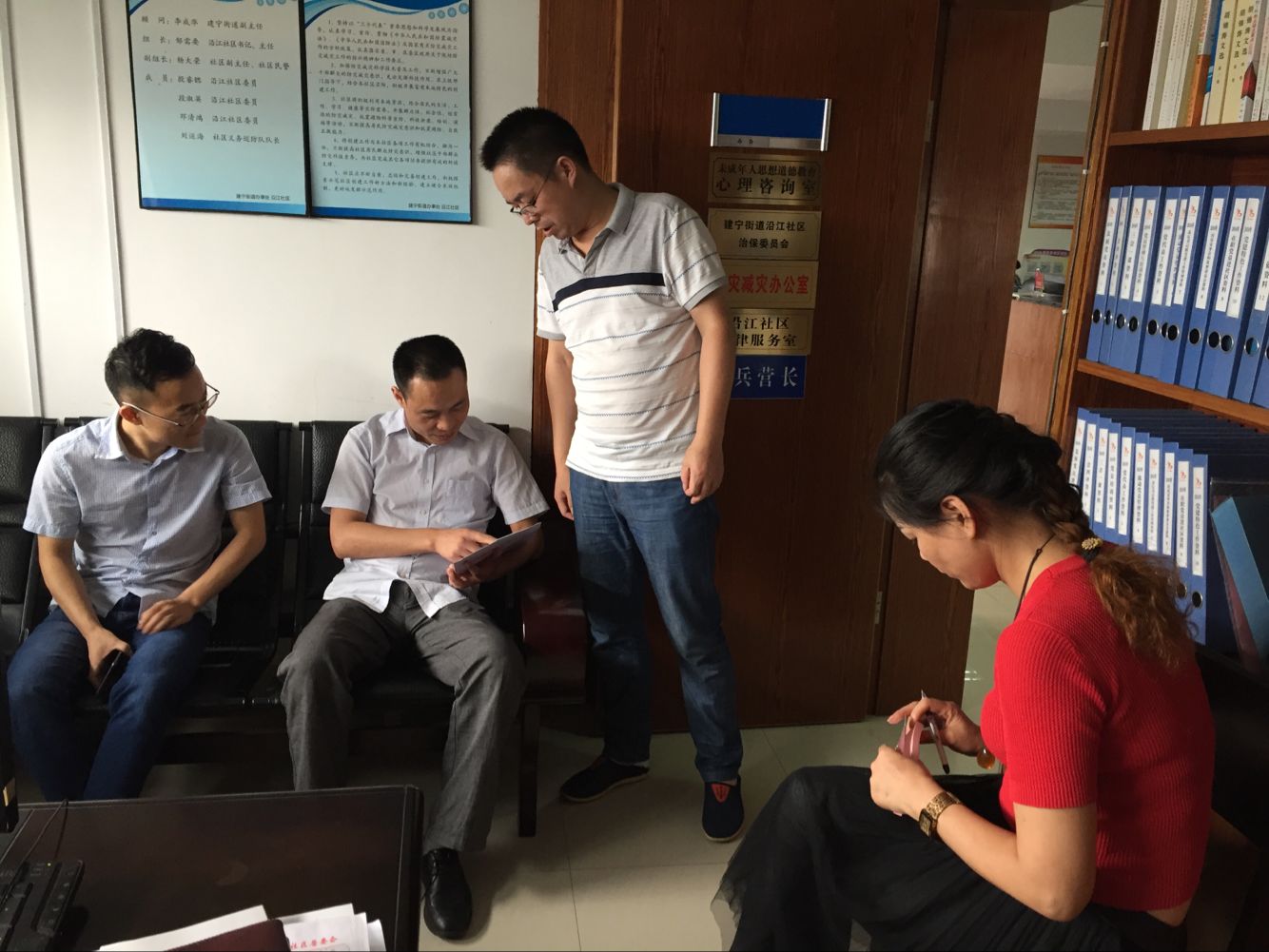 联点单位在行动：区市场管理局指导沿江社区民调工作