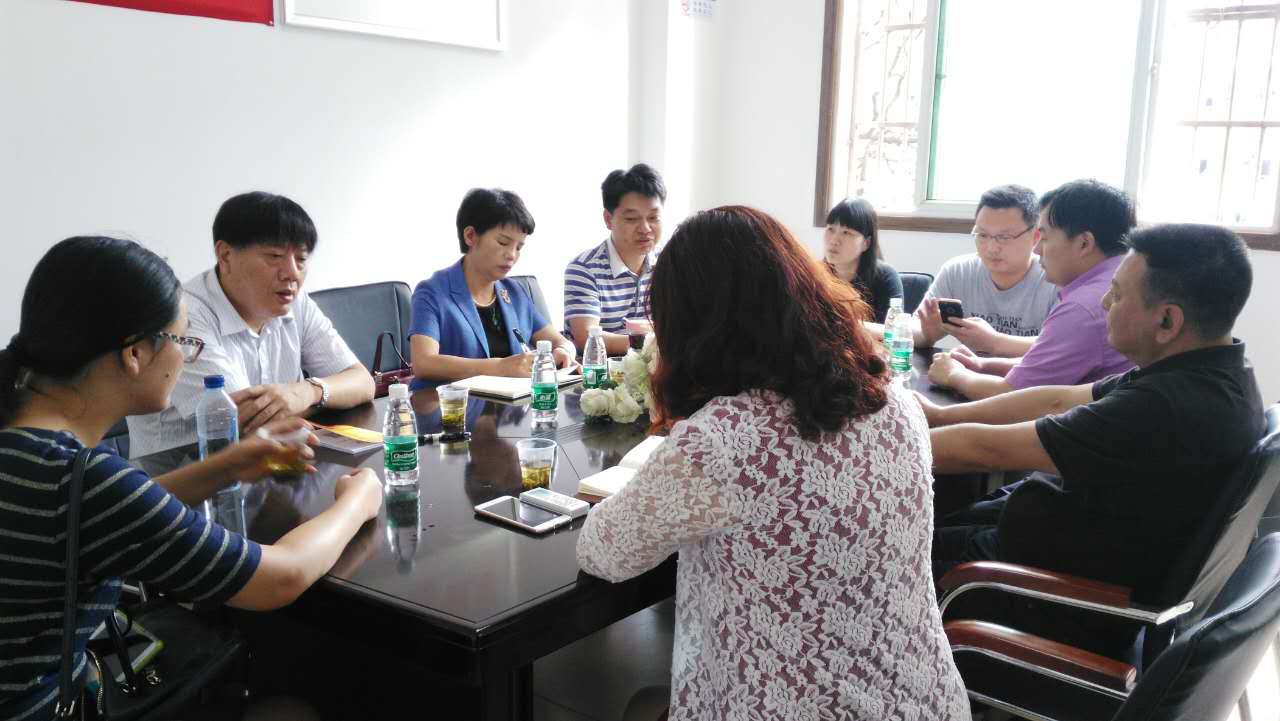 市政协副主席周雪辉调研督查建宁街道结谷街社区“政协委员工作室”建设情况