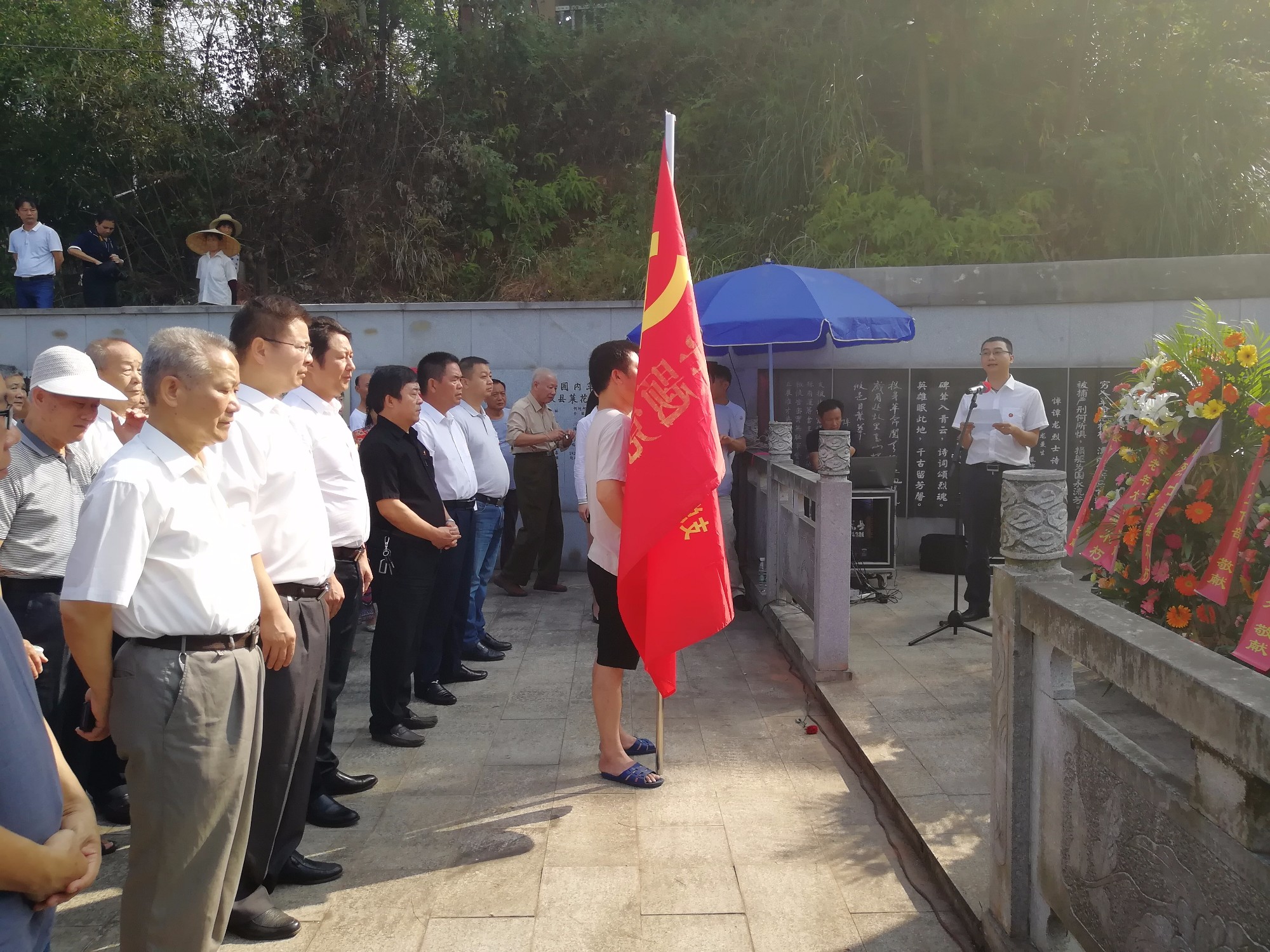 谭桥街道办事处举行迎接党的十九大谭龙烈士公祭活动